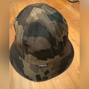 Publish gray black camo bucket/Bell hat men’s small medium